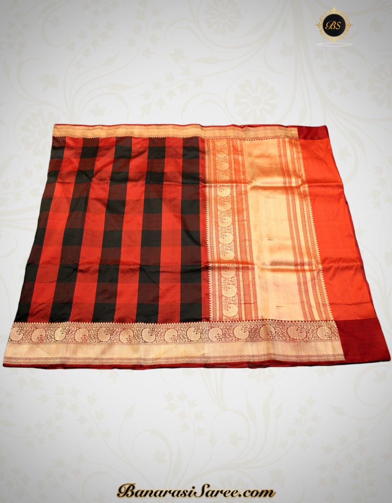Pure Banarasi Handloom Katan Silk Black-Red Color Checkered Saree - Image 2