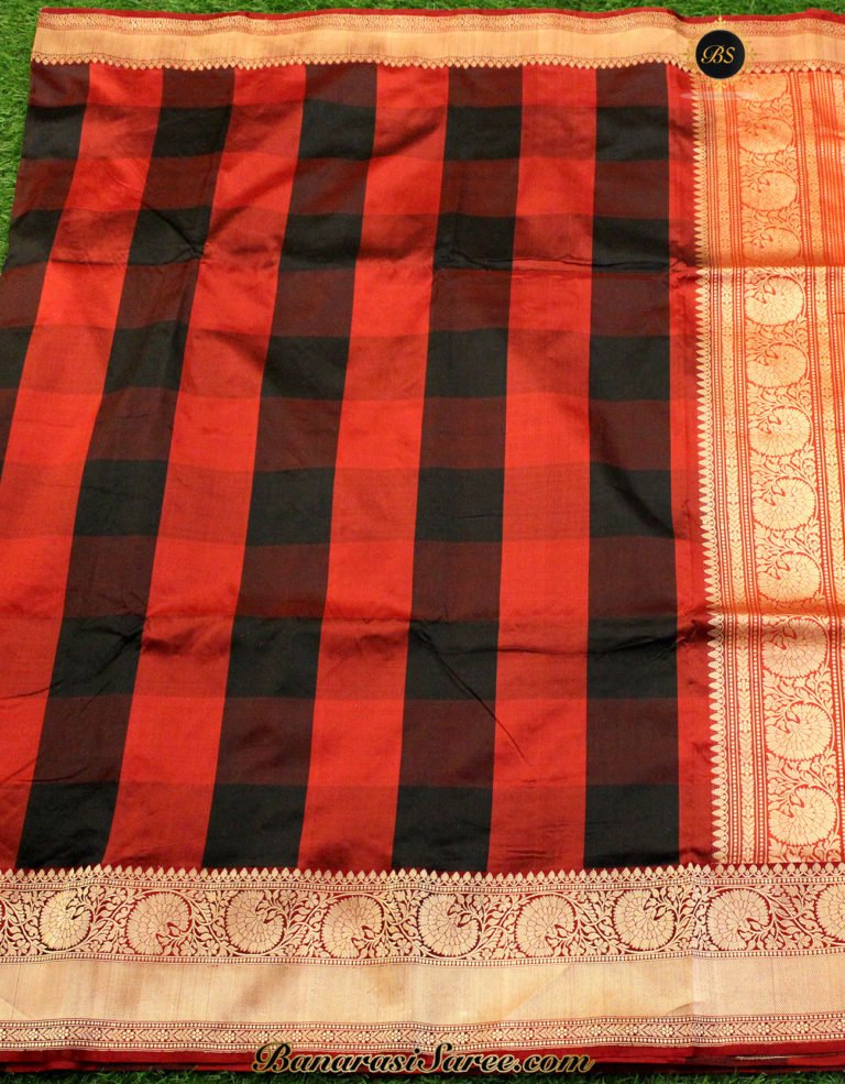 Pure Banarasi Handloom Katan Silk Black-Red Color Checkered Saree - Image 5