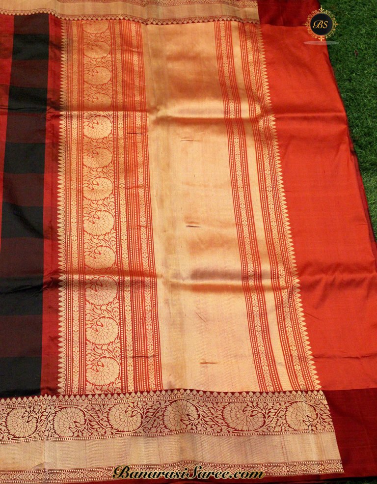 Pure Banarasi Handloom Katan Silk Black-Red Color Checkered Saree - Image 4