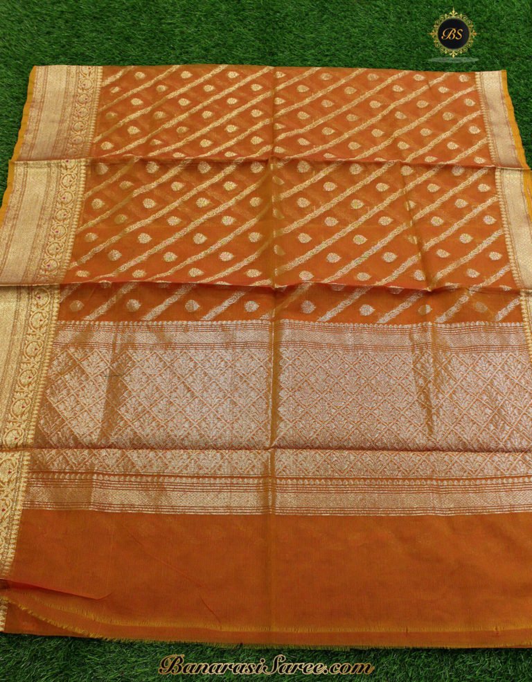 Banarasi Handloom Kora Silk Diagonal Zari Saree - Image 2