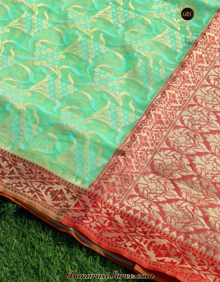 Banarasi Handloom Kora Silk golden zari and thread work Saree - Image 2