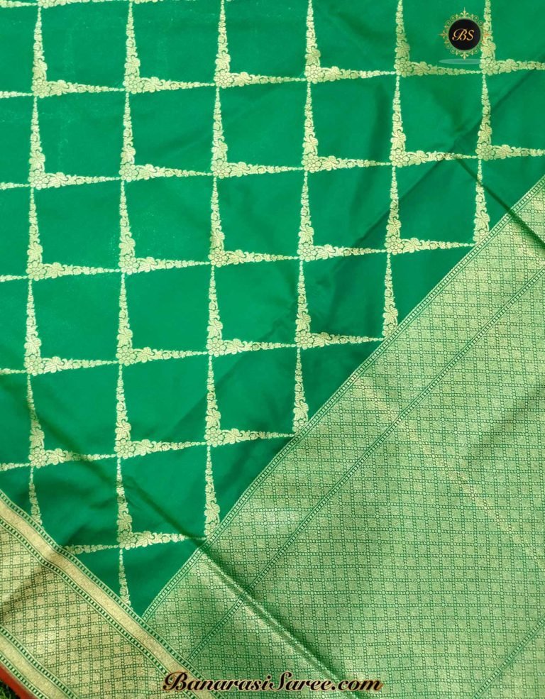 Banarasi Handloom Soft Silk Green Color Zari Pattern Saree - Image 2