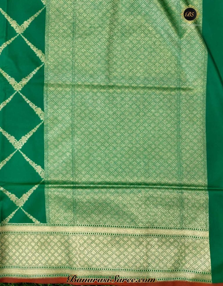 Banarasi Handloom Soft Silk Green Color Zari Pattern Saree - Image 3