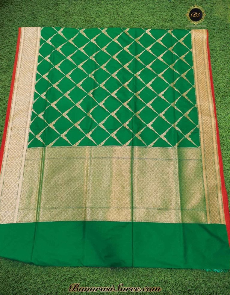 Banarasi Handloom Soft Silk Green Color Zari Pattern Saree - Image 5