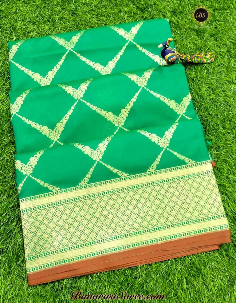 Banarasi Handloom Soft Silk Green Color Zari Pattern Saree